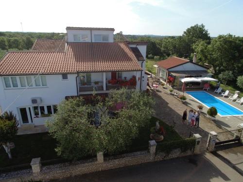 Valica Bed & Breakfast | Top-Rated Guest House Soši with Pool and Family Amenities