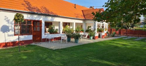 Mariapocs House | Top-Rated Guest House St. Mária with Family-Friendly Amenities
