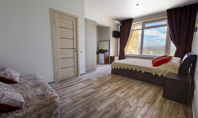 Taganrog House | Cozy Guest House Storm with Ocean View and Kitchen Access