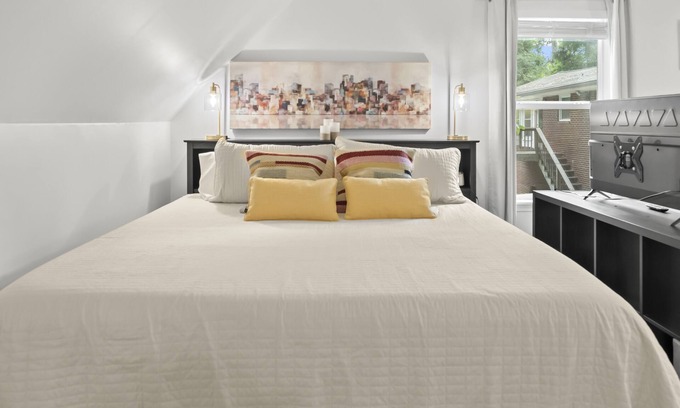 Austell Apartment | Cozy Guest House Studio with King Bed & Fast Wi-Fi
