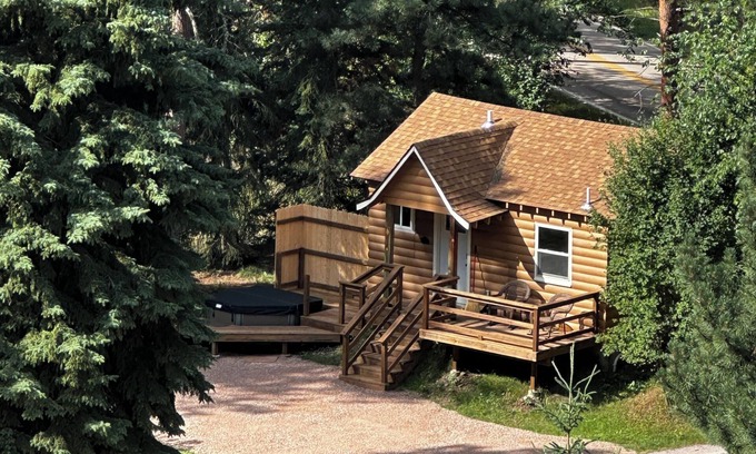 Rapid City Cabin | Guest House Studio Cabin w/Hot Tub and Beautiful Views.