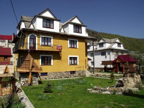 Yaremche Cabin | Cozy Guest House U Myrona: Pet-Friendly with Family Amenities