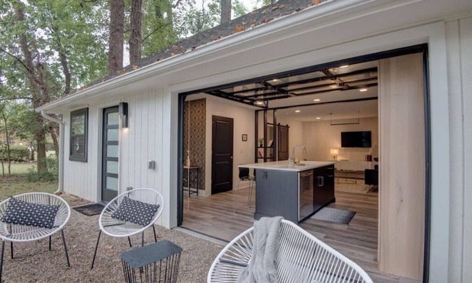 Charlotte House | Modern Guest House with Spa & Breakfast - Rated 10/10