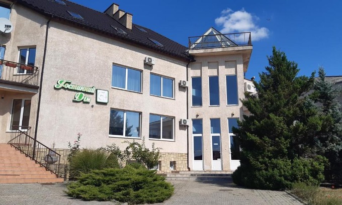 Uzhhorod Hotel | Cozy Guest House Uzhgorod with Family-Friendly Amenities