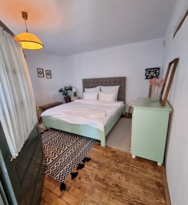 Mesentea House | Guest House Victoria: Rated 10/10 with Hot Tub & Pet Friendly