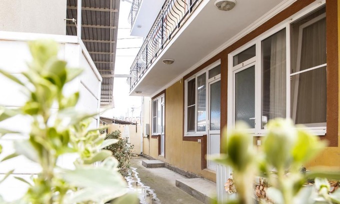 Verkhne-Imeretinskaya Bukhta House | Pet-Friendly Guest House Victoria with Kitchen Amenities