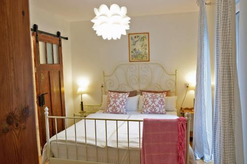 Brody House | Guest House Wiejska Sielanka: Pet-Friendly Oceanfront Retreat