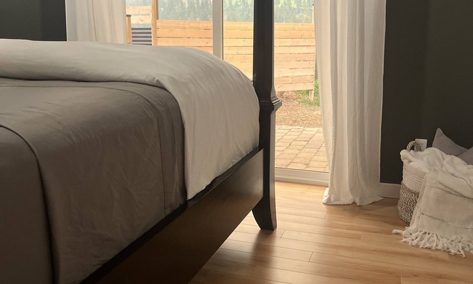 Okanagan-Similkameen House | Scenic Guest House with Vineyard Strolls & Mountain Views
