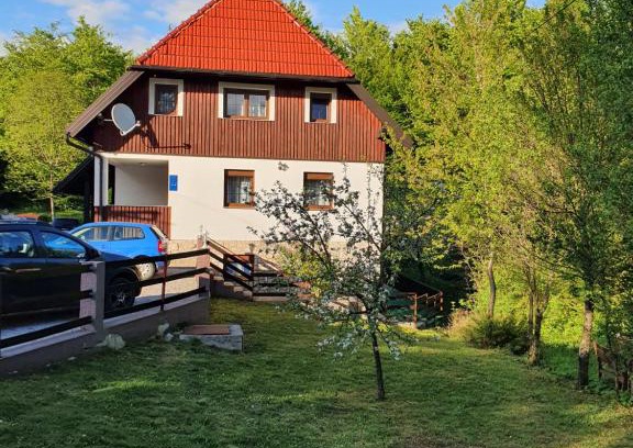 Mukinje House | Top-Rated Guest House Wolf II with Hot Tub & Family-Friendly Amenities
