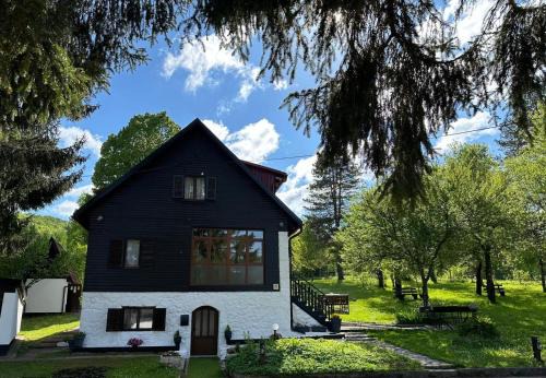 Mukinje House | Exceptional Guest House Zeder - Family-Friendly with Kitchen
