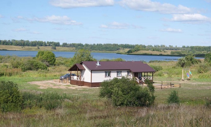 Bugrovo Apartment | Cozy Retreat at Guest Houses Kamenets with Hot Tub Access