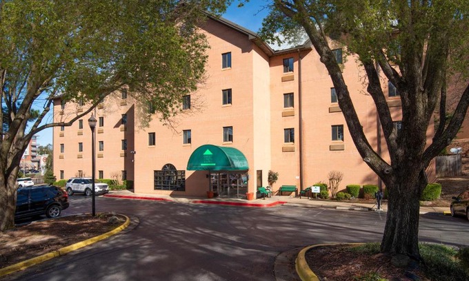 Little Rock Medical District Hotel | Convenient Stay at Guest Inn & Suites - Midtown Medical Center