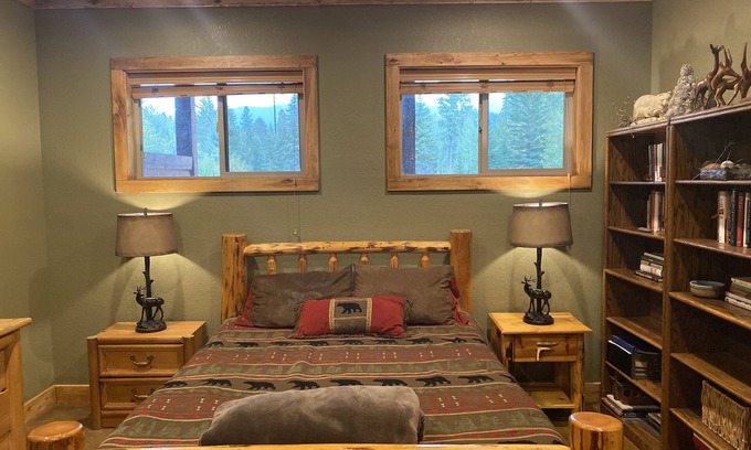 Columbia Falls House | Prime Guest Quarters with Exclusive Access to Flathead River