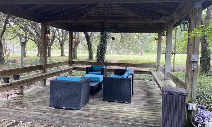 Plantersville Cabin | Cozy Guest Ranch Cabin with Pool and Fishing Lake