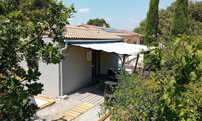 Villeneuve-de-Berg Bed & Breakfast | Guest Room '315' with Mountain View, Private Pool and Wi-Fi