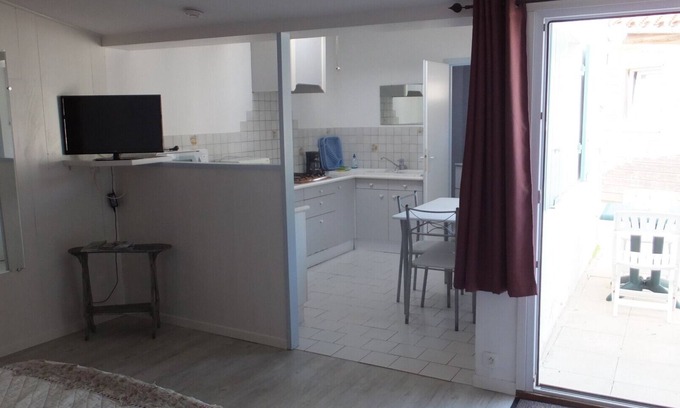 Ars-en-Re Bed & Breakfast | Guest Room 3 - "The Studio" with Shared Garden