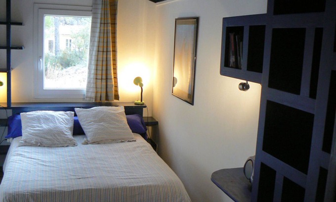 Moureze Bed & Breakfast | Guest Room 'Le Sabel - Cabanon' with Mountain View and Wi-Fi