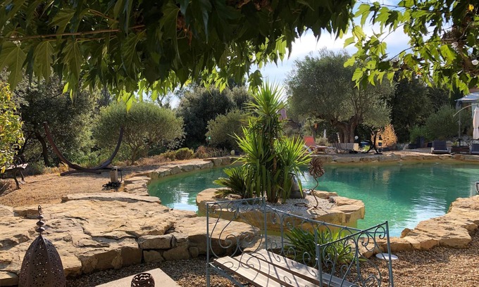 Puget House | Premier Guest Room with Pool in the Heart of Luberon