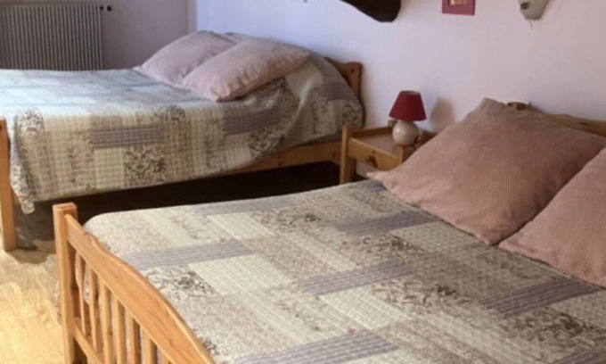 Segonzac Bed & Breakfast | Guest Room 'Room 1 for 2 People' with Shared Pool, Shared Terrace and Wi-Fi