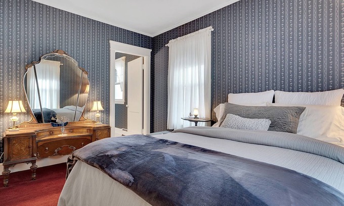 Freeport Bed & Breakfast | Delightful Guest Room with Private Bath & Daily Gourmet Breakfast