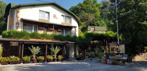 Primorski Hotel | Cozy Guest Rooms with Breakfast and Family-Friendly Amenities