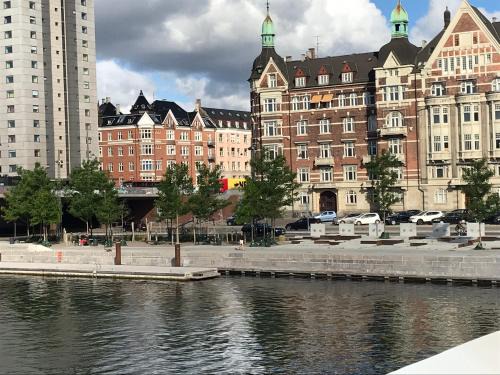 Copenhagen City Centre House | Inviting Harbor View Rooms with Pet-Friendly Amenities
