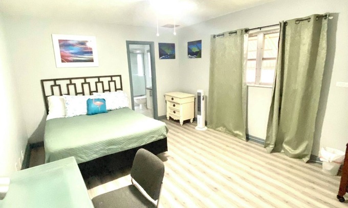 Boca Raton House | Guest Suite East Boca! Near Beach & Restaurants! Near FAU! Close to I-95!