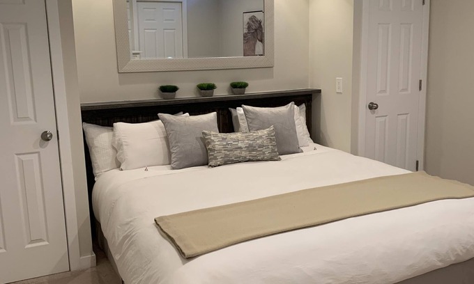 Silverado House | Ideal Guest Suite for Spruce Meadows and Calgary Getaways