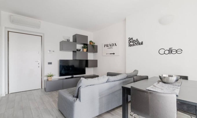 Gallaratese Apartment | GuestHost - Bonola M1 Balcony Apartment
