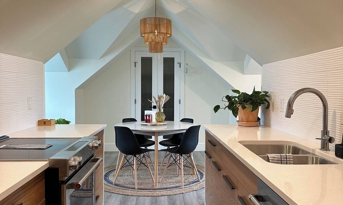 Northeast Edmonton House | Relaxing Retreat at the Guesthouse at the Davidson Manor