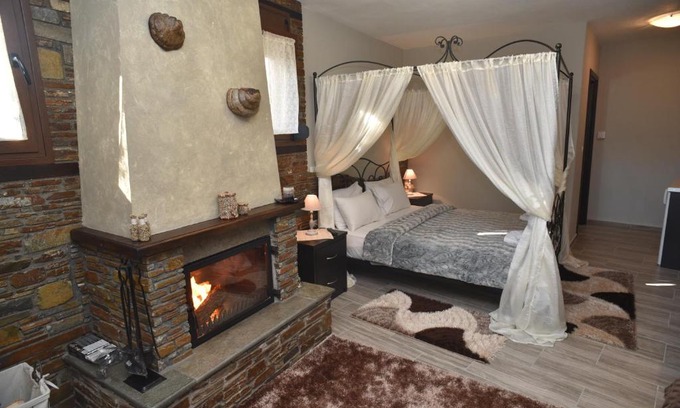 Loutraki House | Top-Rated Guesthouse Athanasiou: Pet Friendly & Cozy Amenities