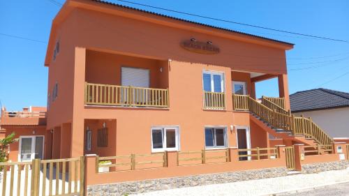Peniche de Cima Apartment | Beachfront Bliss at Guesthouse Beach Break - Rated 9.7/10