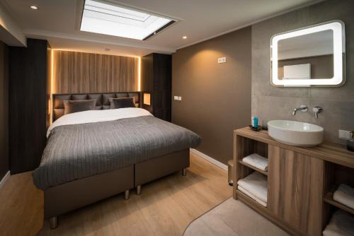Hengelo Bed & Breakfast | Elegant Stay at B&B Centrum Hengelo with Breakfast Included