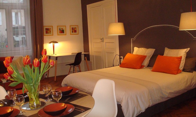 Macon Apartment | Elegant Guesthouse CLOS ST JEAN with Breakfast & Kitchen