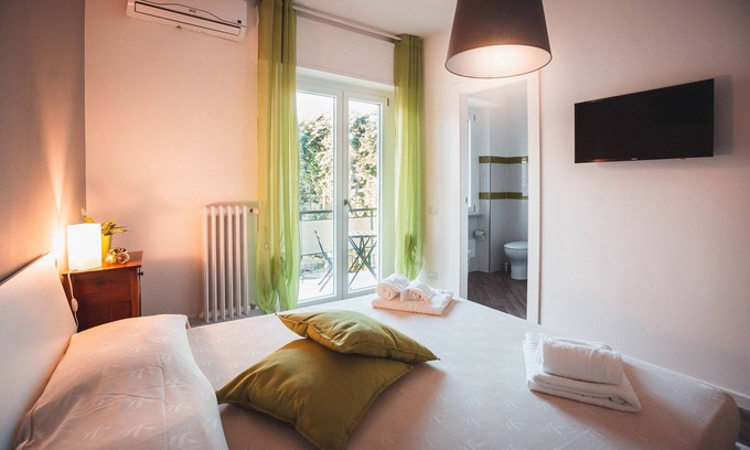 Civitavecchia Bed & Breakfast | Discover B&B COLORS - Verde Marino with Balcony & Amenities