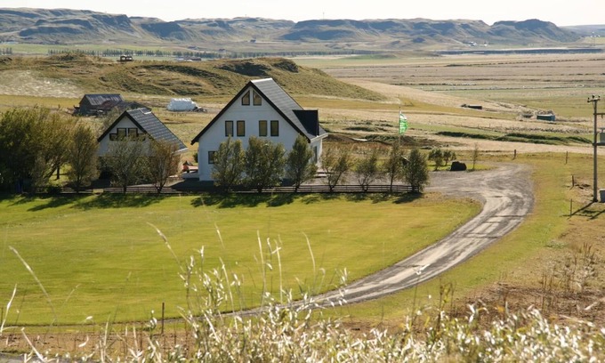 Fludir House | Elegant Guesthouse Dalbaer: Spa, Dining & Family Comfort