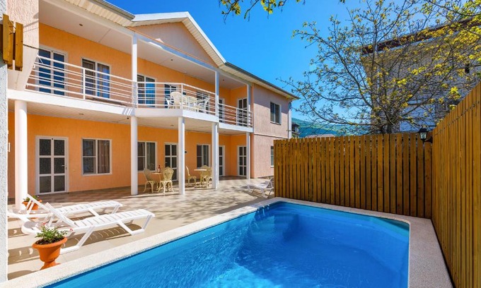 Kabardinka House | Guesthouse Damian: Family-Friendly Retreat with Pool Access