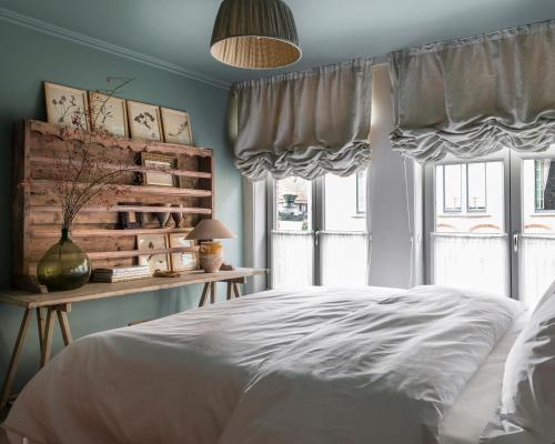 Historical Center Bruges Apartment | Discover Guesthouse Dijver: Your Tranquil Haven in Bruges