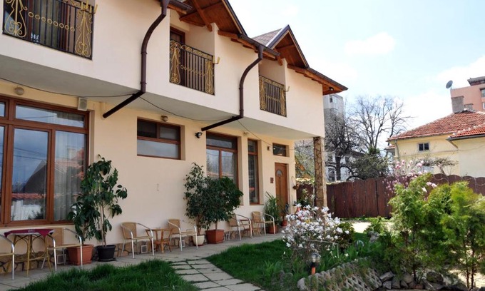 Samokov House | Discover Guesthouse Elizabeth: Family-Friendly Retreat with Hot Tub