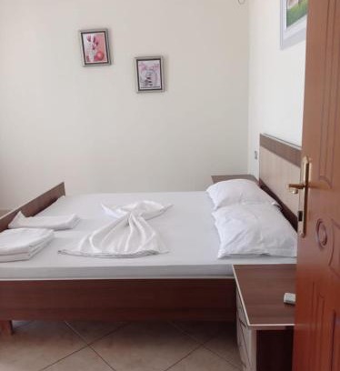 Divjake House | Guesthouse Fatos Biti: Family-Friendly Retreat with Hot Tub