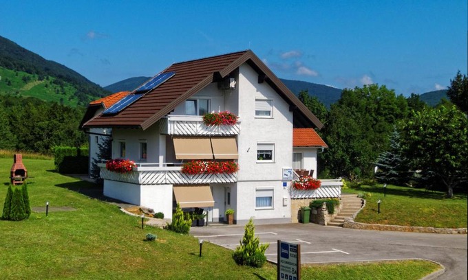 Seliste Dreznicko House | Highly Rated Guesthouse Franjkovic: Family-Friendly Retreat