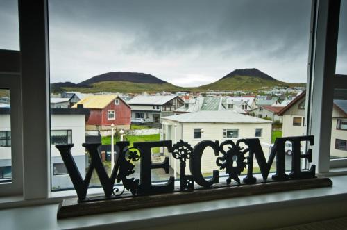 Vestmannaeyjar House | Inviting Guesthouse Hamar: Family-Friendly with Hot Tub