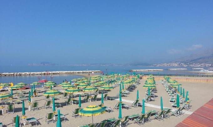 Gianola House | Beachfront Guesthouse in Formia: Family-Friendly Retreat