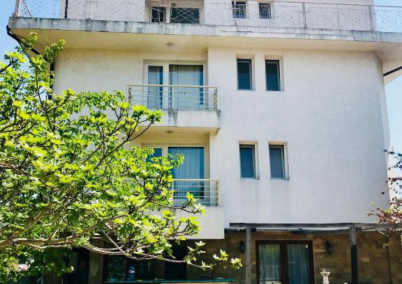 Chernomorets House | Pet Friendly Къща за гости: Your Ideal Budget Retreat