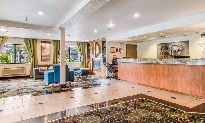Poulsbo Hotel | Relax at GuestHouse Inn & Suites Poulsbo with Spa Access