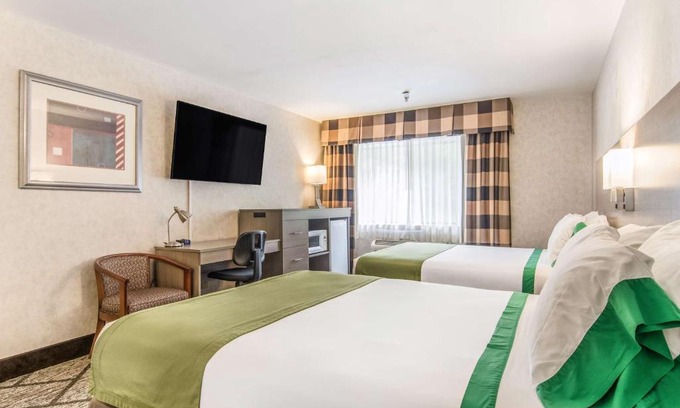 Poulsbo Hotel | GuestHouse Inn & Suites Poulsbo: Pet-Friendly Escape