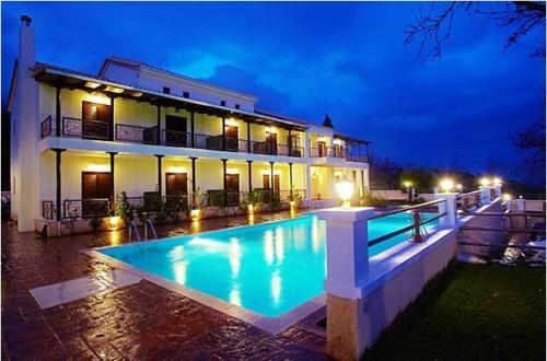 Kamarina Apartment | Oceanfront Guesthouse Michobeis with Pool & Kid-Friendly Fun