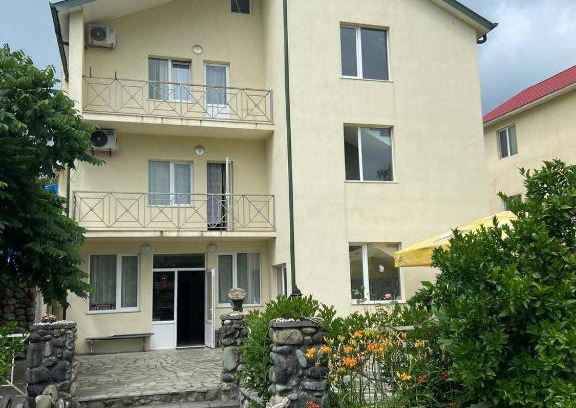 Shekhvetili House | Cozy Guesthouse Mirabela: Oceanfront & Pet Friendly Retreat