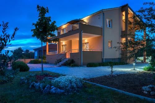 Gradina House | Discover Guesthouse Miranda NP Krka - Family-Friendly Retreat