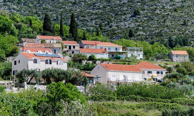 Orasac House | Budget-Friendly Stay at Guesthouse Moretić with Breakfast